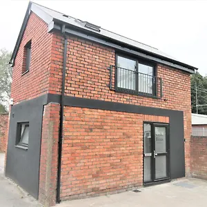 The Coach House - Free Private Parking - By Promise Apartment