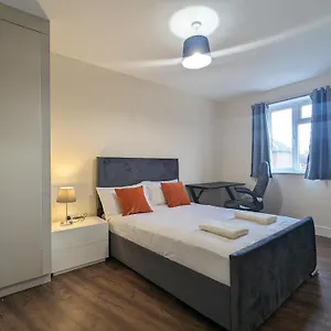 Near City Centre Private Bath Free Parking Holiday home York
