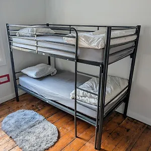  Hostal Bunkhouse